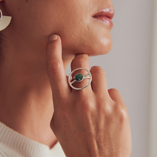 Anillo de plata y Esmeralda Poquebola