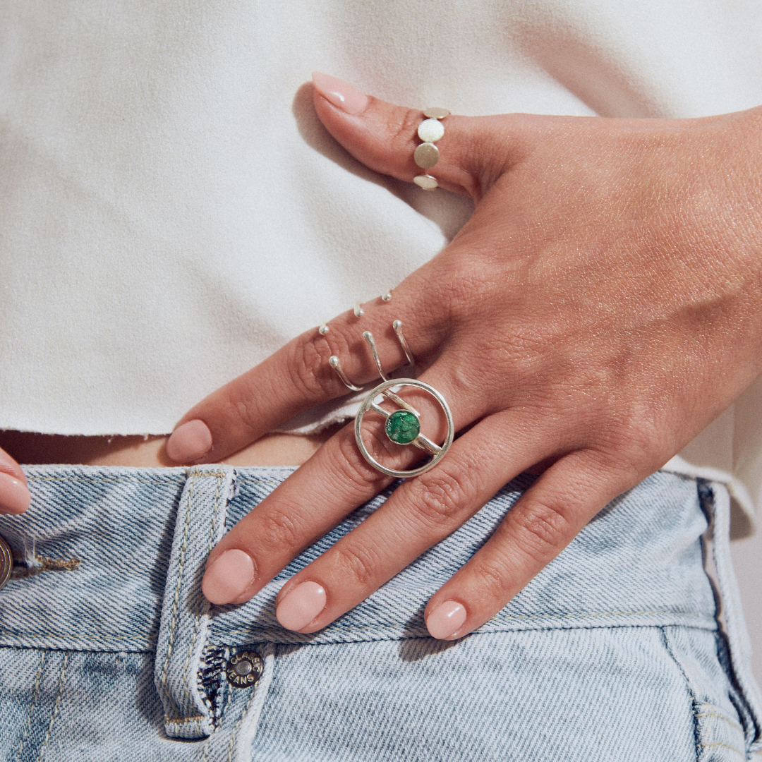 Anillo de plata y Esmeralda Poquebola