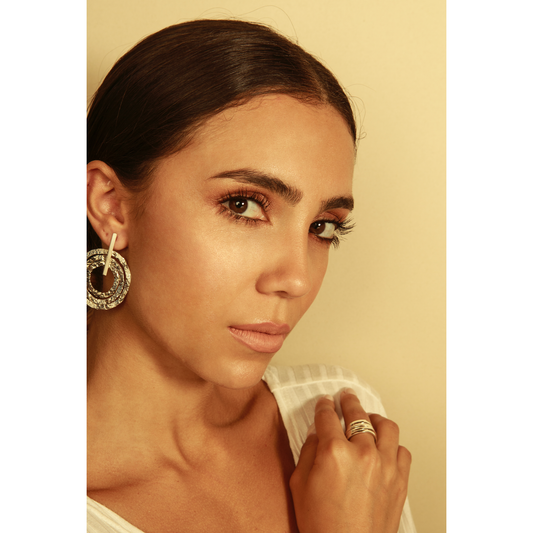 Anillo siete vueltas plata 950 espiral. Joyería artesanal envolvente. Diseño escultural hecho a mano.