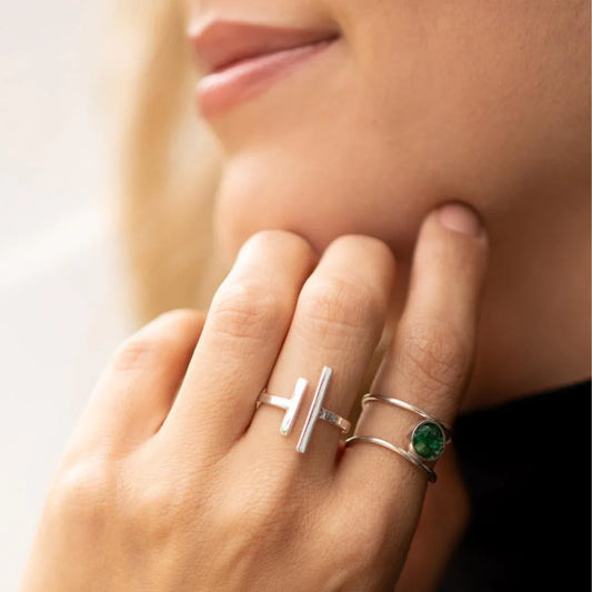 Anillo plata 950 doble barra vertical. Joyería artesanal lineal moderna. Diseño estructural hecho a mano.