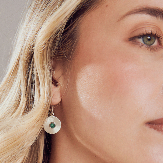 Arete Moneda Plata 950 y Esmeralda