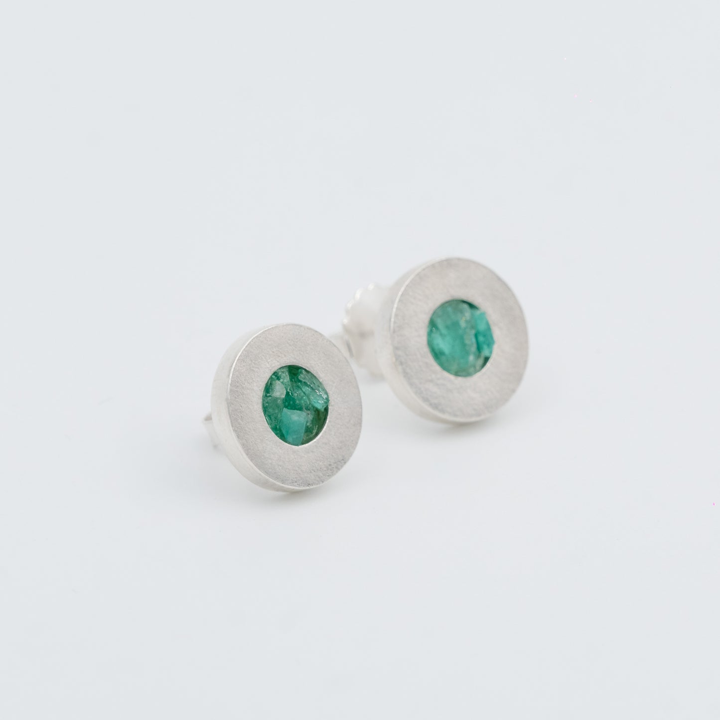 Arete topo Redondo Textura Plata 950 Y Esmeraldas
