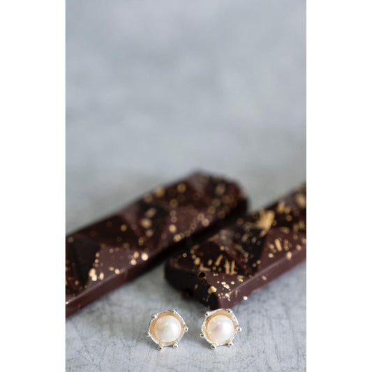 Aretes plata 950 con perlas naturales. Joyería artesanal elegante clásica. Diseño atemporal hecho a mano