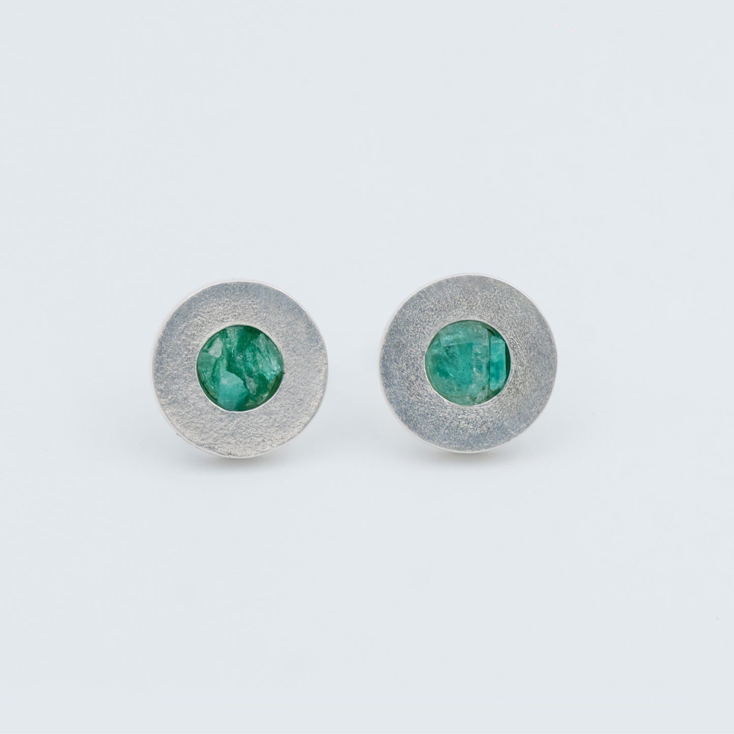 Arete topo Redondo Textura Plata 950 Y Esmeraldas