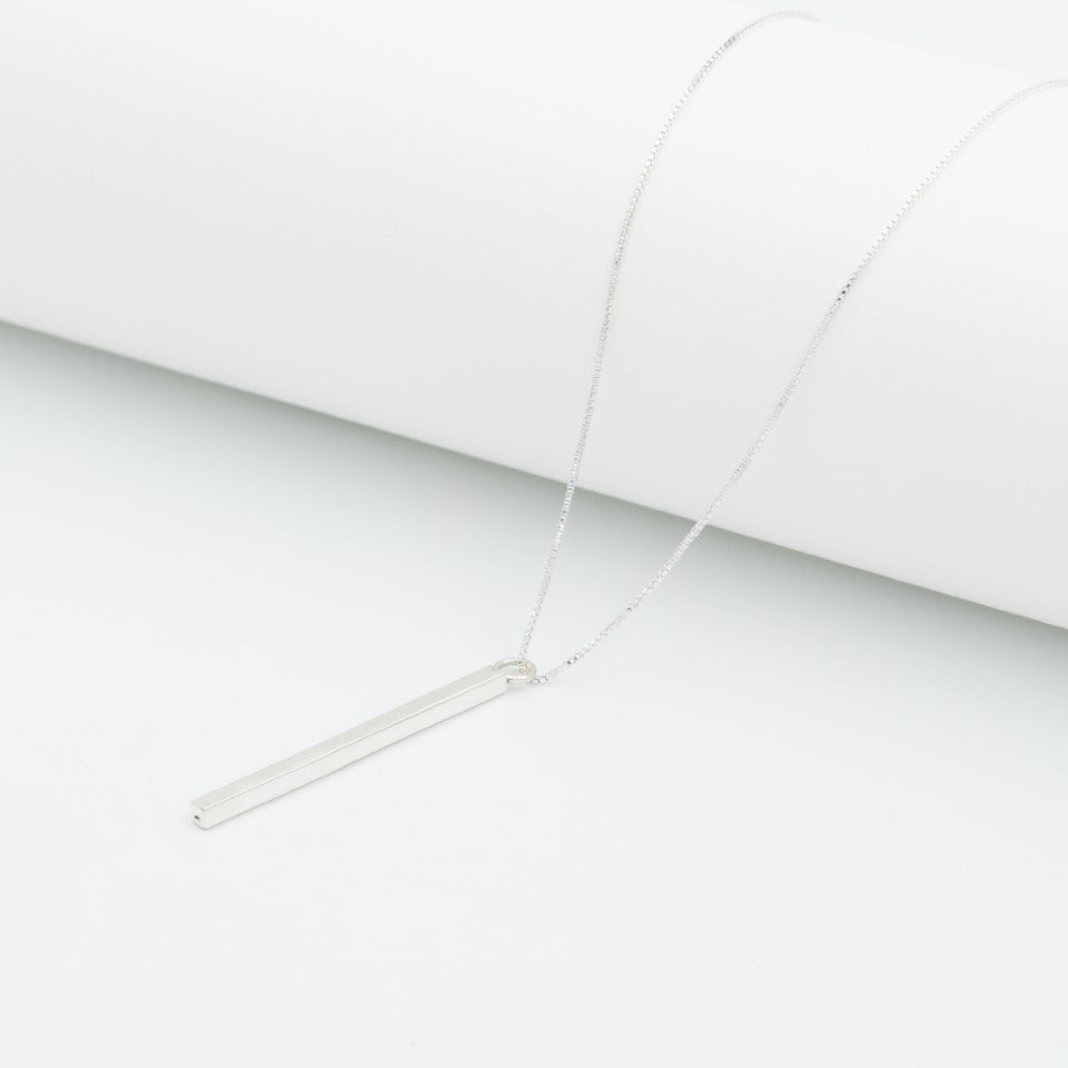 Dije barra plata 950 minimalista. Joyería artesanal lineal simple. Diseño arquitectónico hecho a mano.