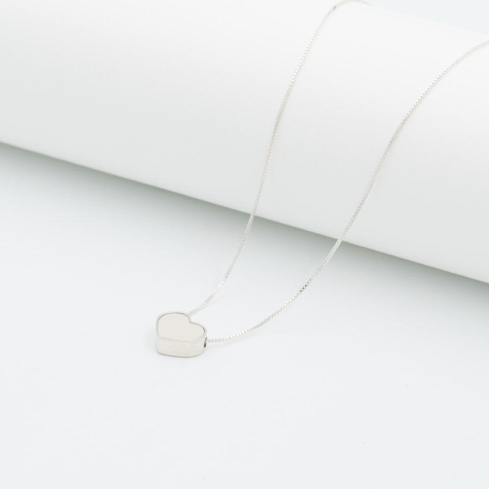 Dije corazón plata 950 romántico. Joyería artesanal sentimental clásica. Diseño amor hecho a mano.