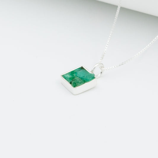 Dije en Plata Cuadrado Esmeralda