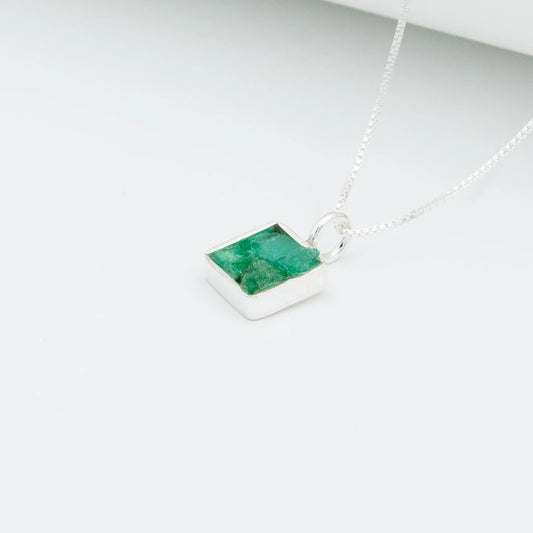 Dije en Plata Cuadrado Esmeralda