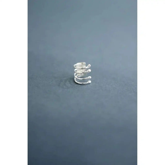 Ear cuff cuatro fósforos plata 950. Joyería artesanal dinámica. Diseño movimiento hecho a mano.