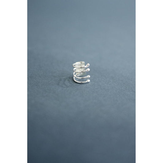 Ear cuff cuatro fósforos plata 950. Joyería artesanal dinámica. Diseño movimiento hecho a mano.