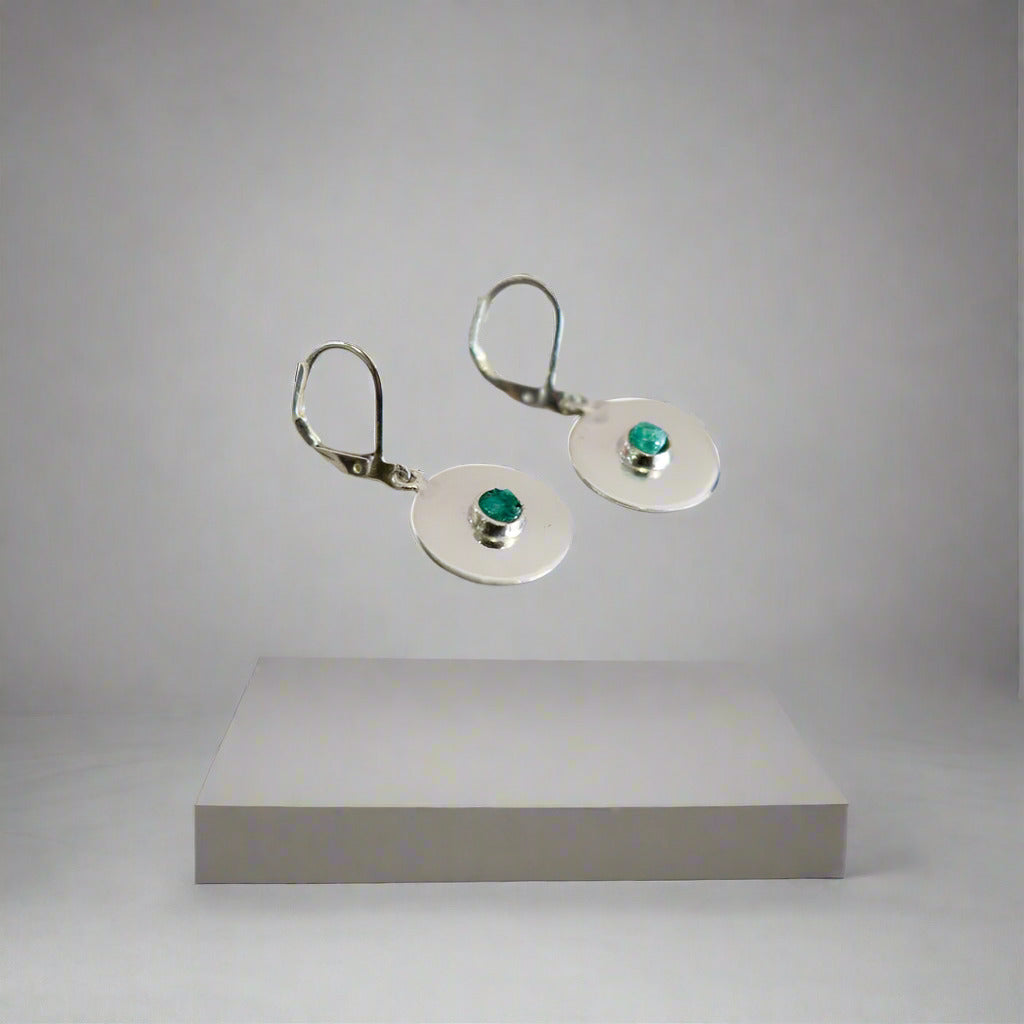 Arete Moneda Plata 950 y Esmeralda