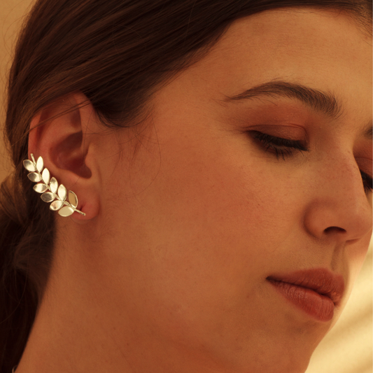 Ear cuff hojas plata 950 botánico. Joyería artesanal natural orgánica. Diseño foliar hecho a mano.