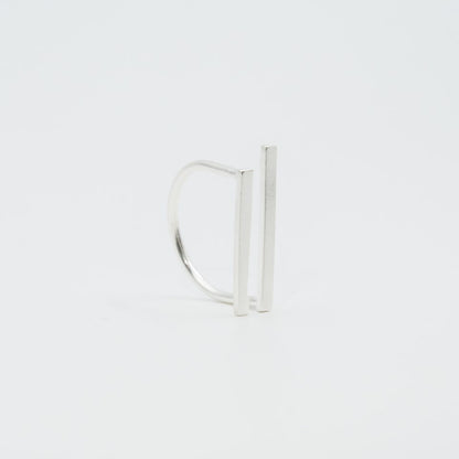 Anillo doble barra plata 950 paralelas. Joyería artesanal minimalista. Diseño arquitectónico hecho a mano.