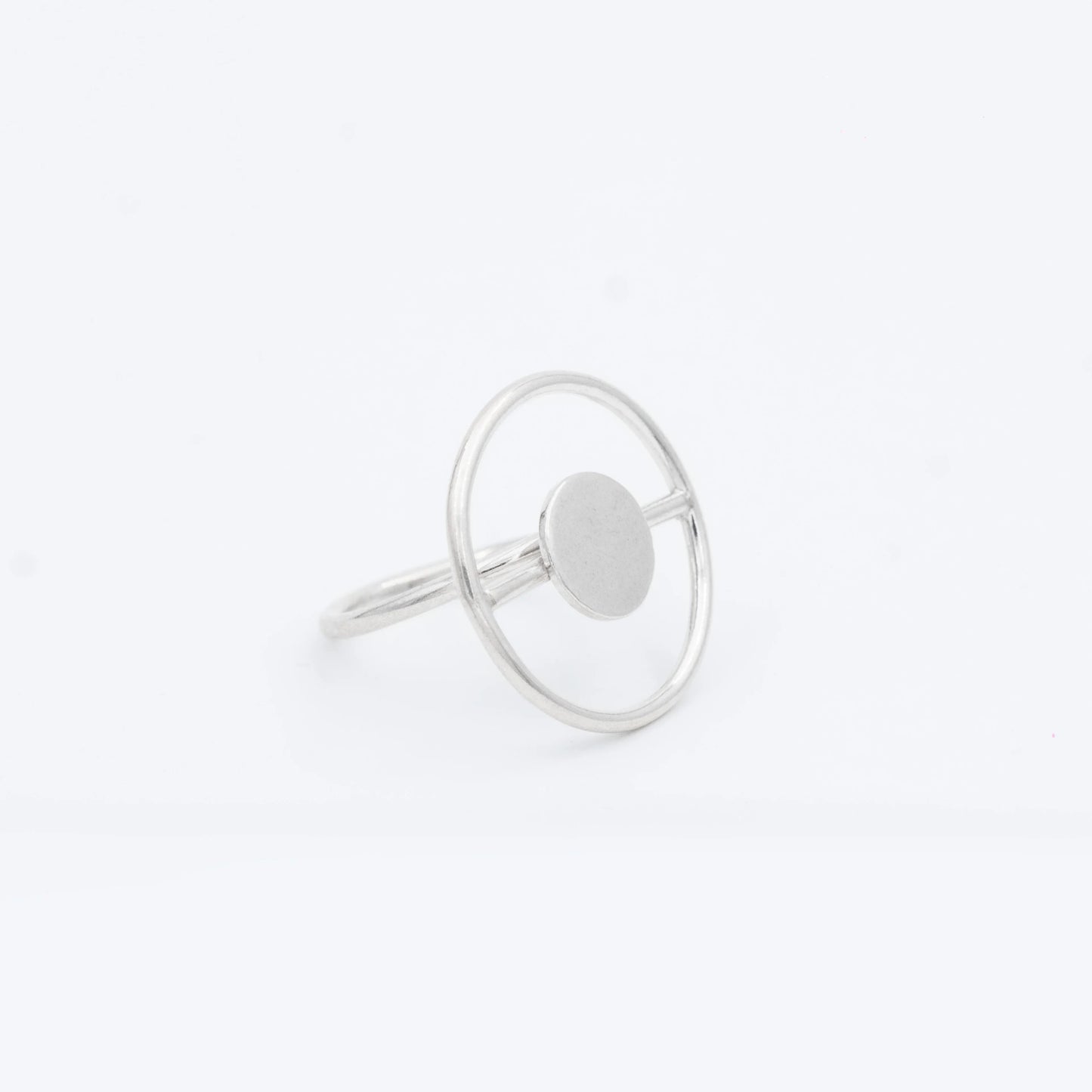 Minimalist Anillo Eclipse ring in recycled 950 silver, featuring a large circular design with a solid center disc.