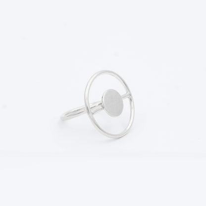 Minimalist Anillo Eclipse ring in recycled 950 silver, featuring a large circular design with a solid center disc.