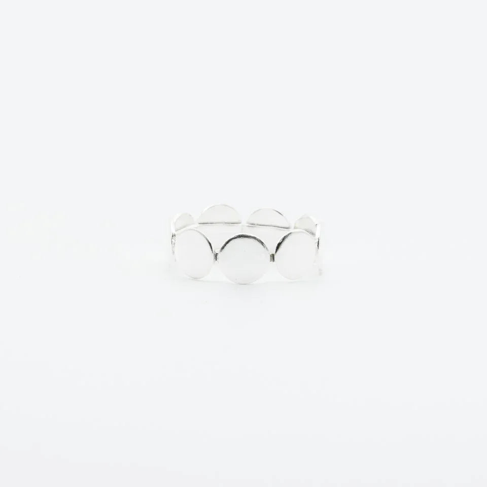 Anillo plata 950 círculos entrelazados. Joyería artesanal geométrica. Diseño moderno hecho a mano.