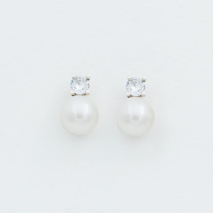 Arete plata 950 perla y circón. Joyería artesanal delicada brillante. Diseño sofisticado hecho a mano.