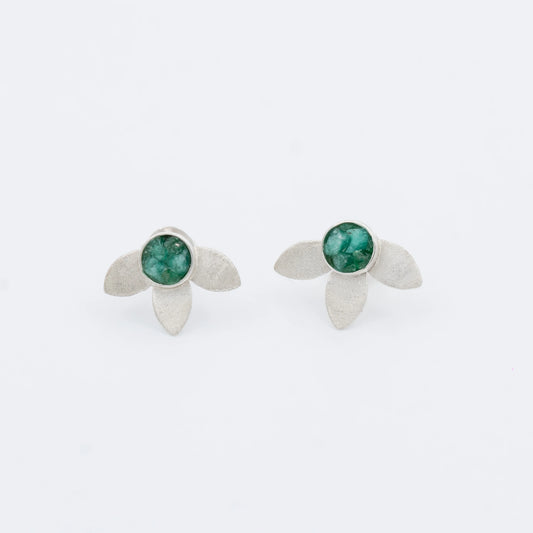 Handmade recycled silver 950 flower earrings with three petals and a vibrant Colombian emerald center.