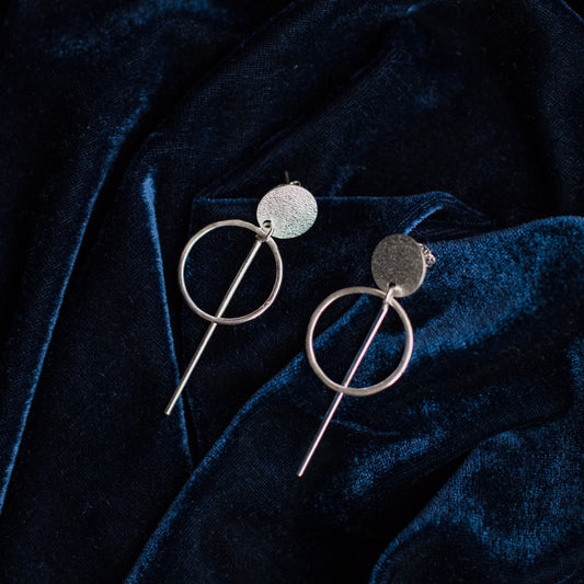 Arete circulo aro palo movimiento plata