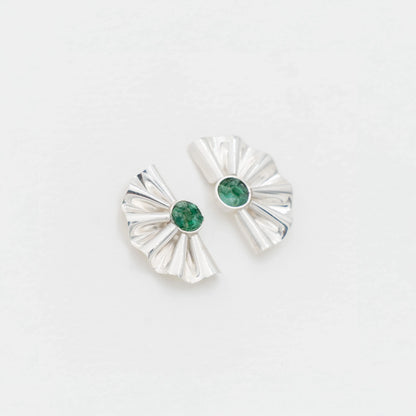 Fan-shaped recycled silver earrings with vibrant Colombian emeralds, handcrafted for a unique style.