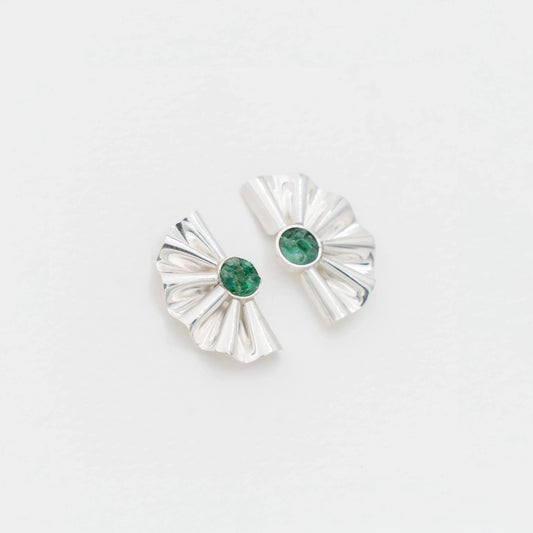 Fan-shaped recycled silver earrings with vibrant Colombian emeralds, handcrafted for a unique style.