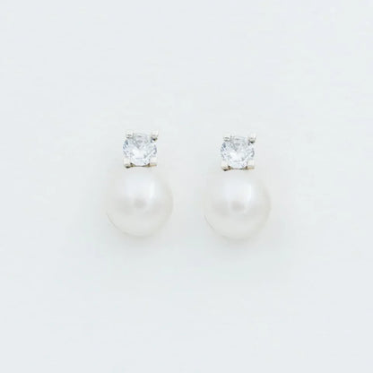 Arete plata 950 perla y circón. Joyería artesanal delicada brillante. Diseño sofisticado hecho a mano.