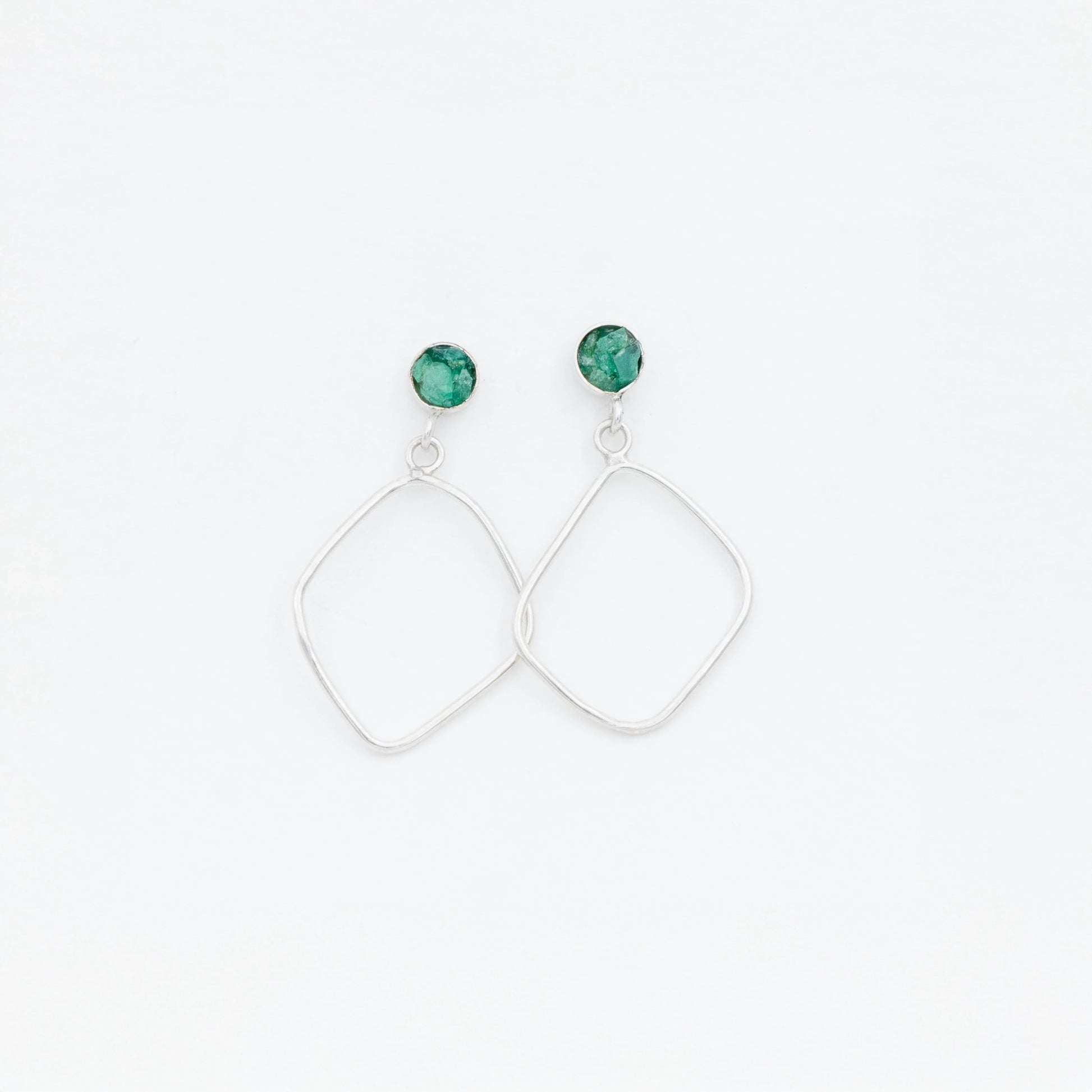 Handmade recycled silver 950 rhombus earrings with round Colombian emeralds.