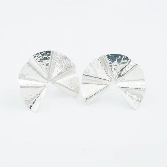 Hammered Pacman-shaped earrings crafted from recycled Plata 950, featuring a unique textured finish.