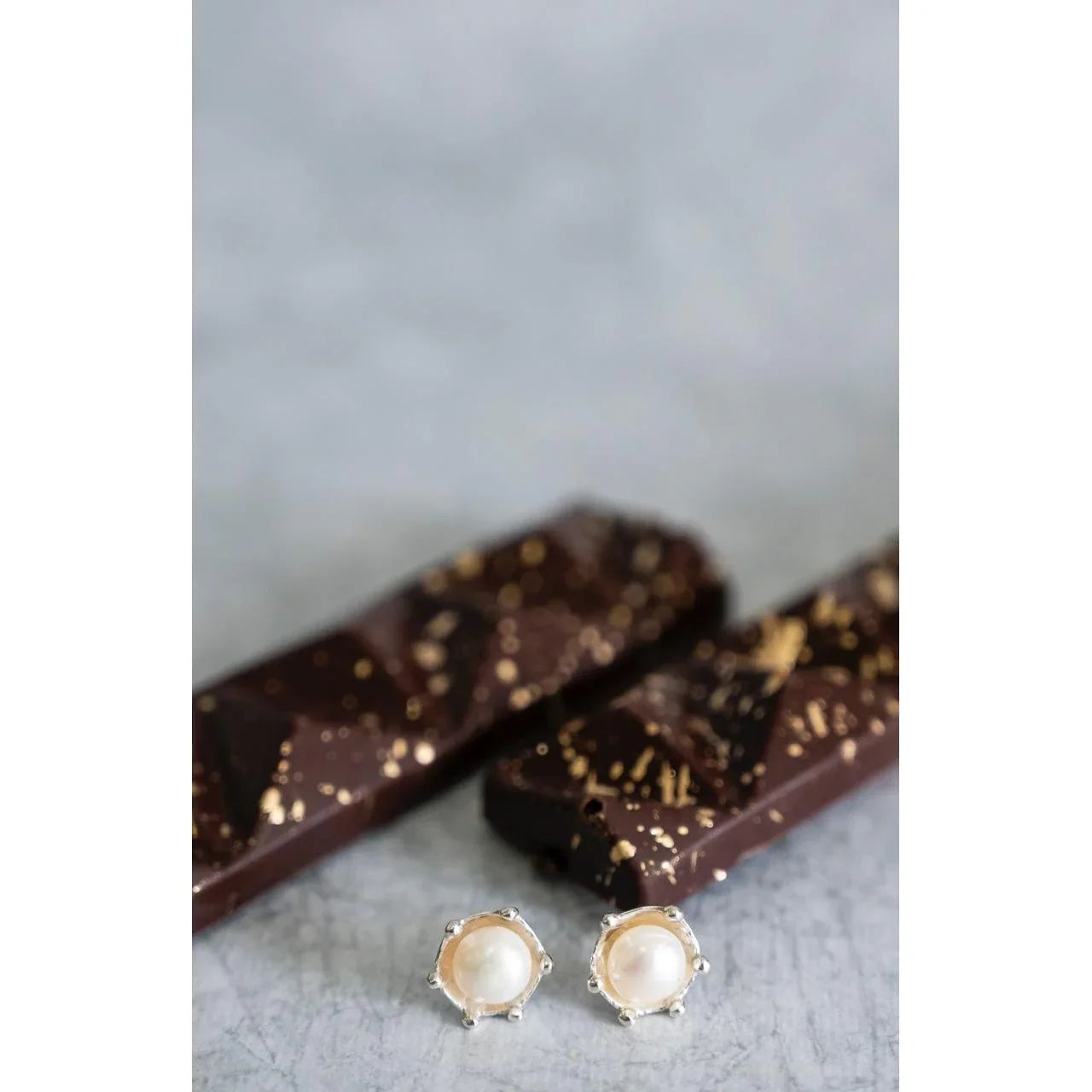 Aretes plata 950 con perlas naturales. Joyería artesanal elegante clásica. Diseño atemporal hecho a mano