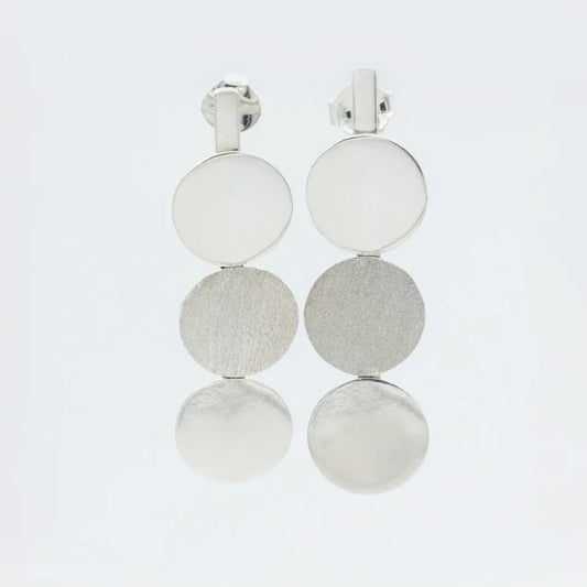 Aretes plata 950 tres monedas. Joyería artesanal bohemia. Diseño versátil hecho a mano Colombia.