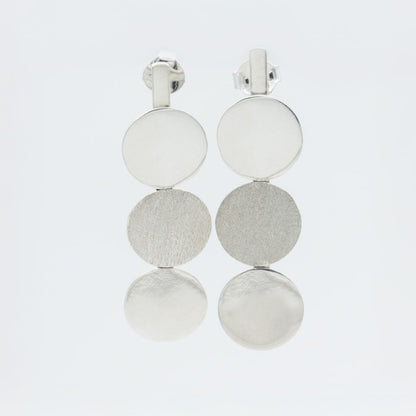 Aretes plata 950 tres monedas. Joyería artesanal bohemia. Diseño versátil hecho a mano Colombia.