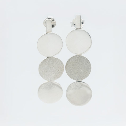 Aretes plata 950 tres monedas. Joyería artesanal bohemia. Diseño versátil hecho a mano Colombia.