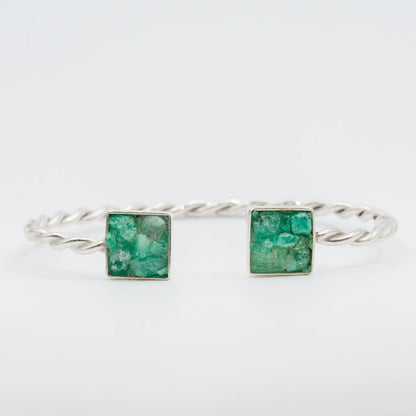 Brazalete plata 950 y esmeraldas en bruto colombianas, regalo perfecto para mujer. Elaborado a mano con plata reciclada de pilas y radriografias. 