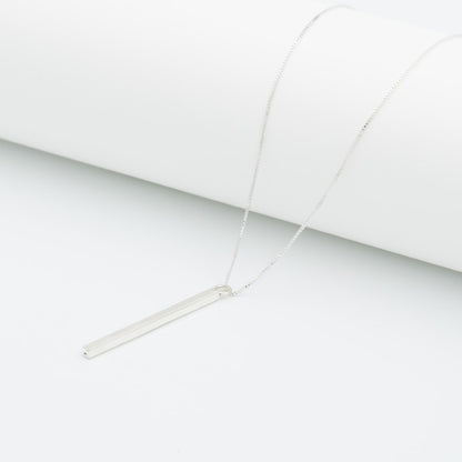 Dije barra plata 950 minimalista. Joyería artesanal lineal simple. Diseño arquitectónico hecho a mano.