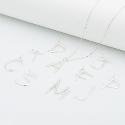 Dije iniciales plata 950 personalizado. Joyería artesanal única. Diseño personalizado hecho a mano Colombia.