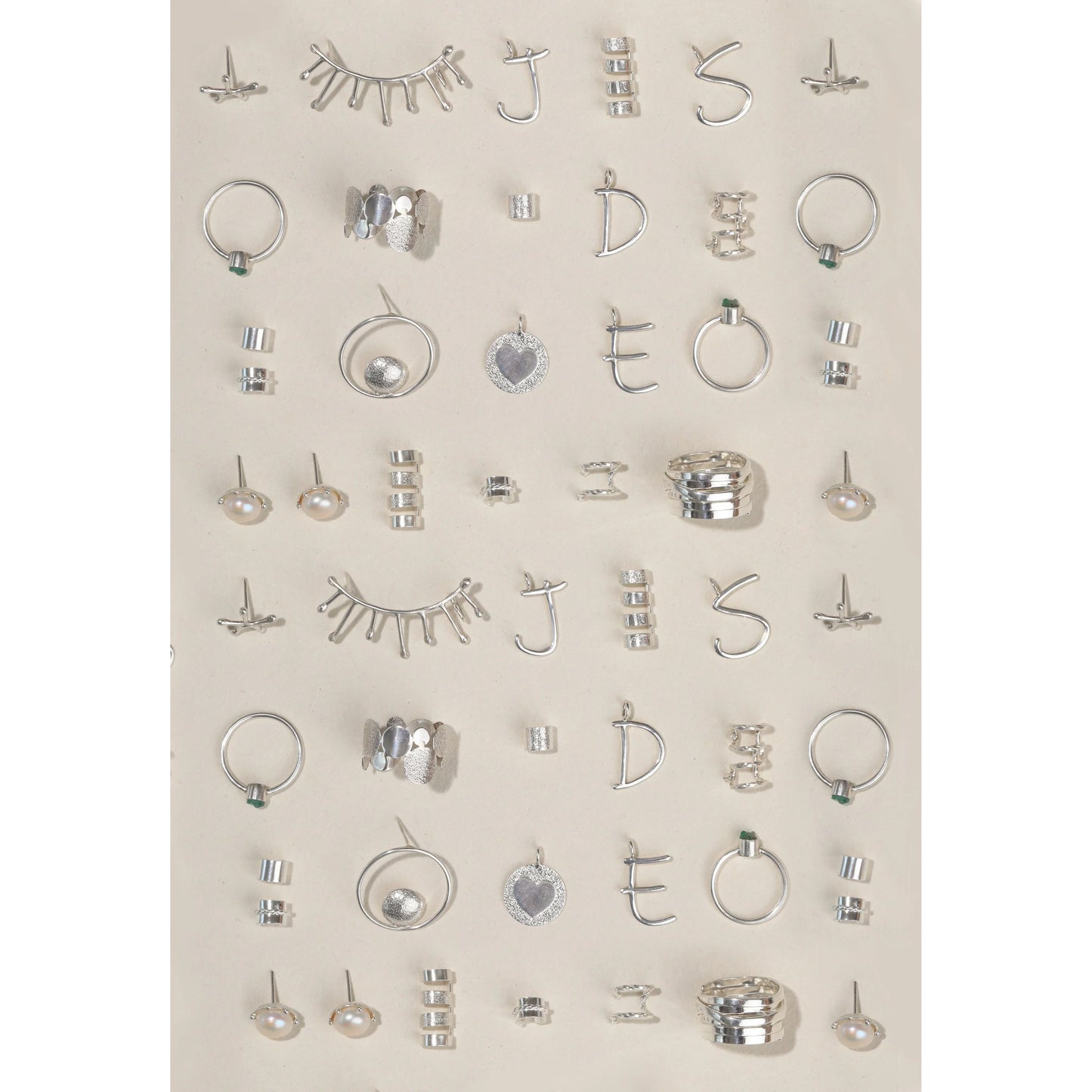 Dije iniciales plata 950 personalizado. Joyería artesanal única. Diseño personalizado hecho a mano Colombia.