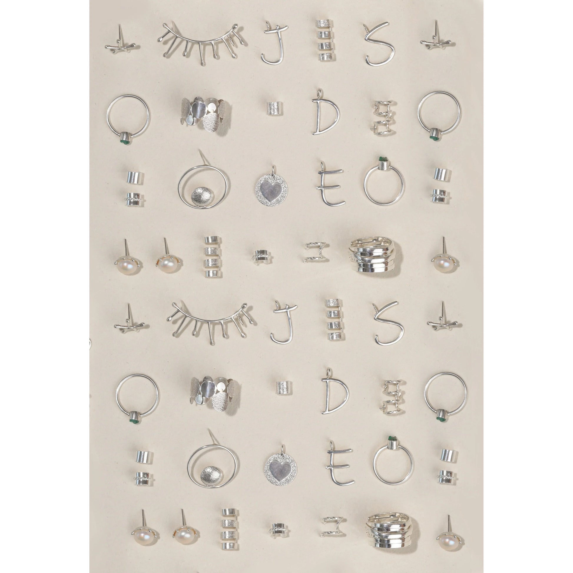 Dije iniciales plata 950 personalizado. Joyería artesanal única. Diseño personalizado hecho a mano Colombia.