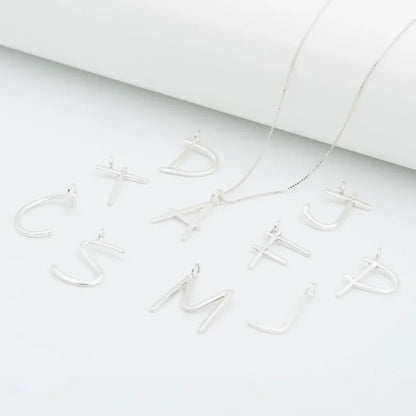 Dije iniciales plata 950 personalizado. Joyería artesanal única. Diseño personalizado hecho a mano Colombia.