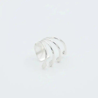 Ear cuff cuatro fósforos plata 950. Joyería artesanal dinámica. Diseño movimiento hecho a mano.