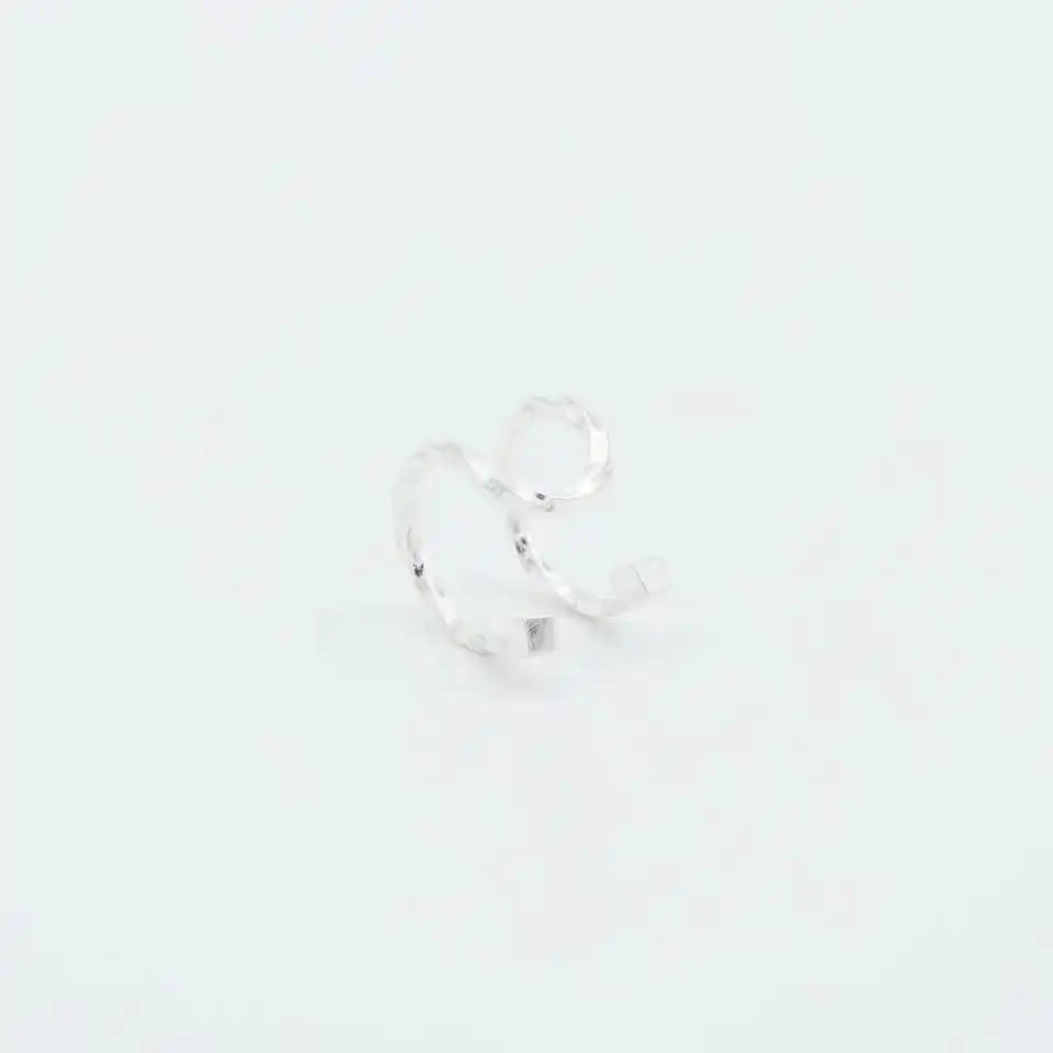 Ear cuff doble entorchado plata 950. Joyería artesanal sofisticada. Diseño voluminoso hecho a mano.