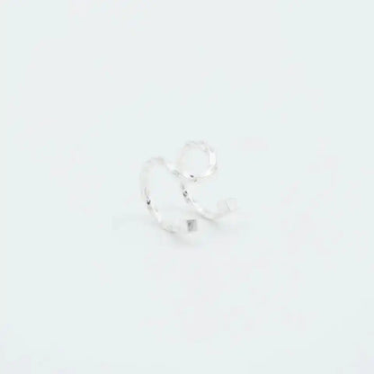 Ear cuff doble entorchado plata 950. Joyería artesanal sofisticada. Diseño voluminoso hecho a mano.