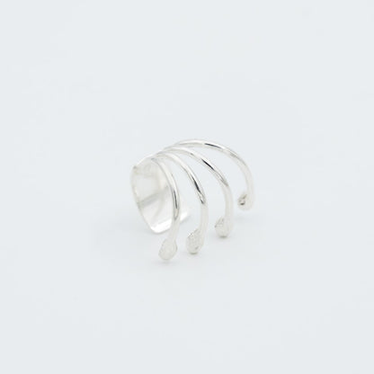 Ear cuff cuatro fósforos plata 950. Joyería artesanal dinámica. Diseño movimiento hecho a mano.