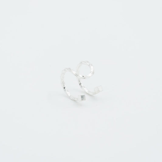 Ear cuff doble entorchado plata 950. Joyería artesanal sofisticada. Diseño voluminoso hecho a mano.