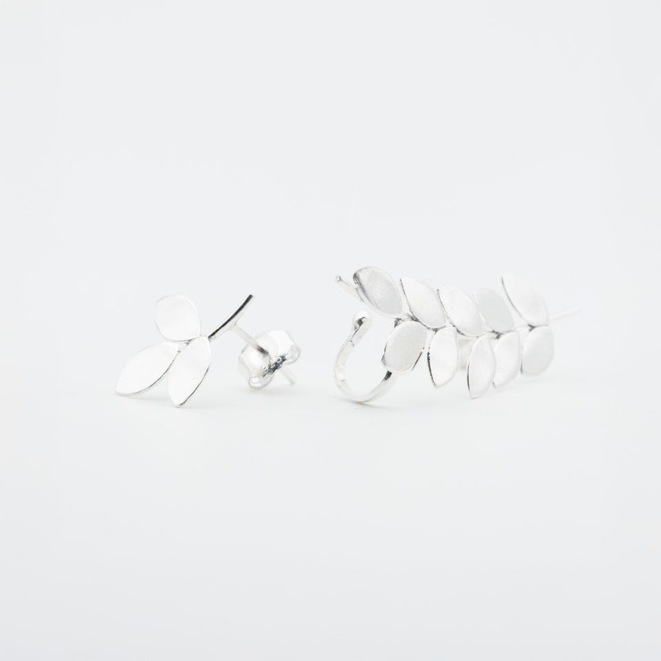 Ear cuff hojas plata 950 botánico. Joyería artesanal natural orgánica. Diseño foliar hecho a mano.