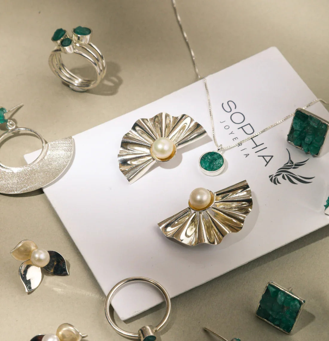 Esmeraldas Colombianas , Perlas cultivadas y Plata 950 reciclada