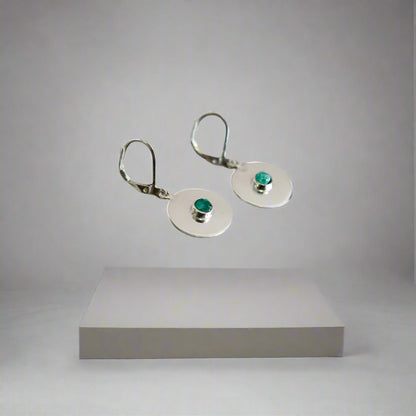 Arete Moneda Plata 950 y  Esmeralda