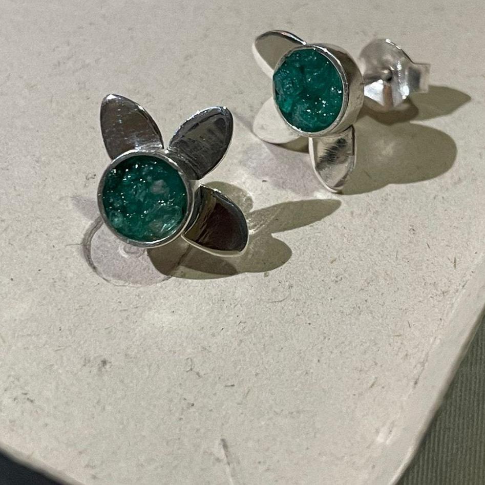 Arete 2 Petalos Plata 950 y Esmeralda